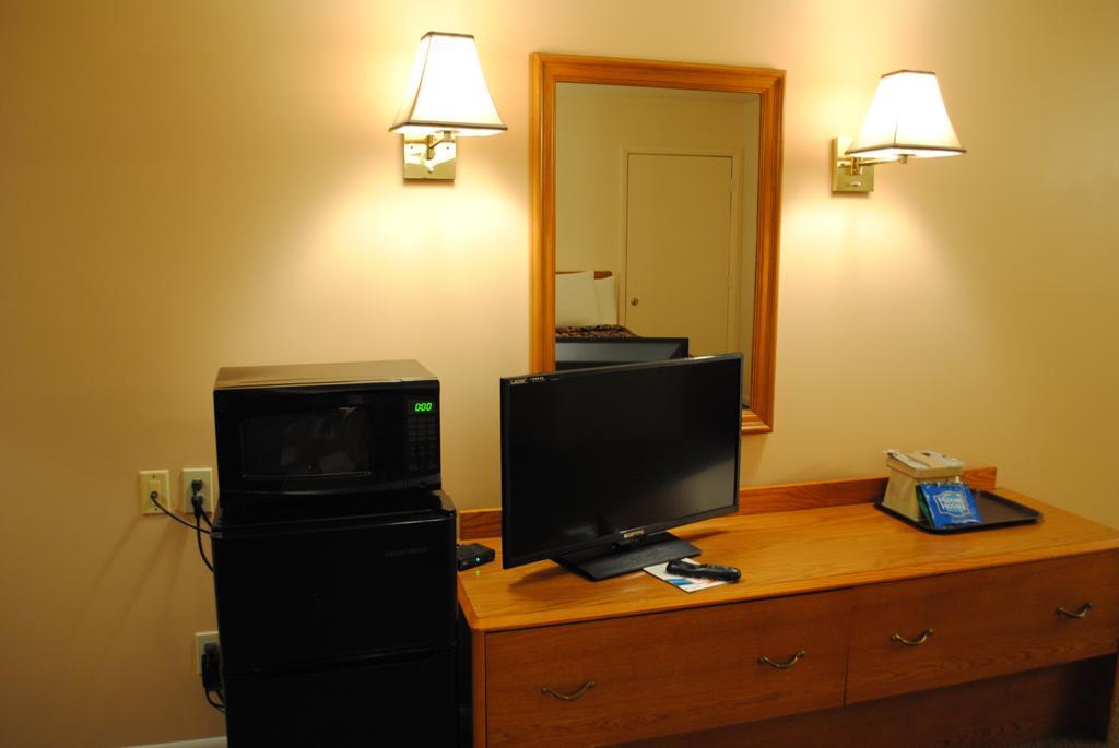 Camp Inn Lodge Oscoda الغرفة الصورة